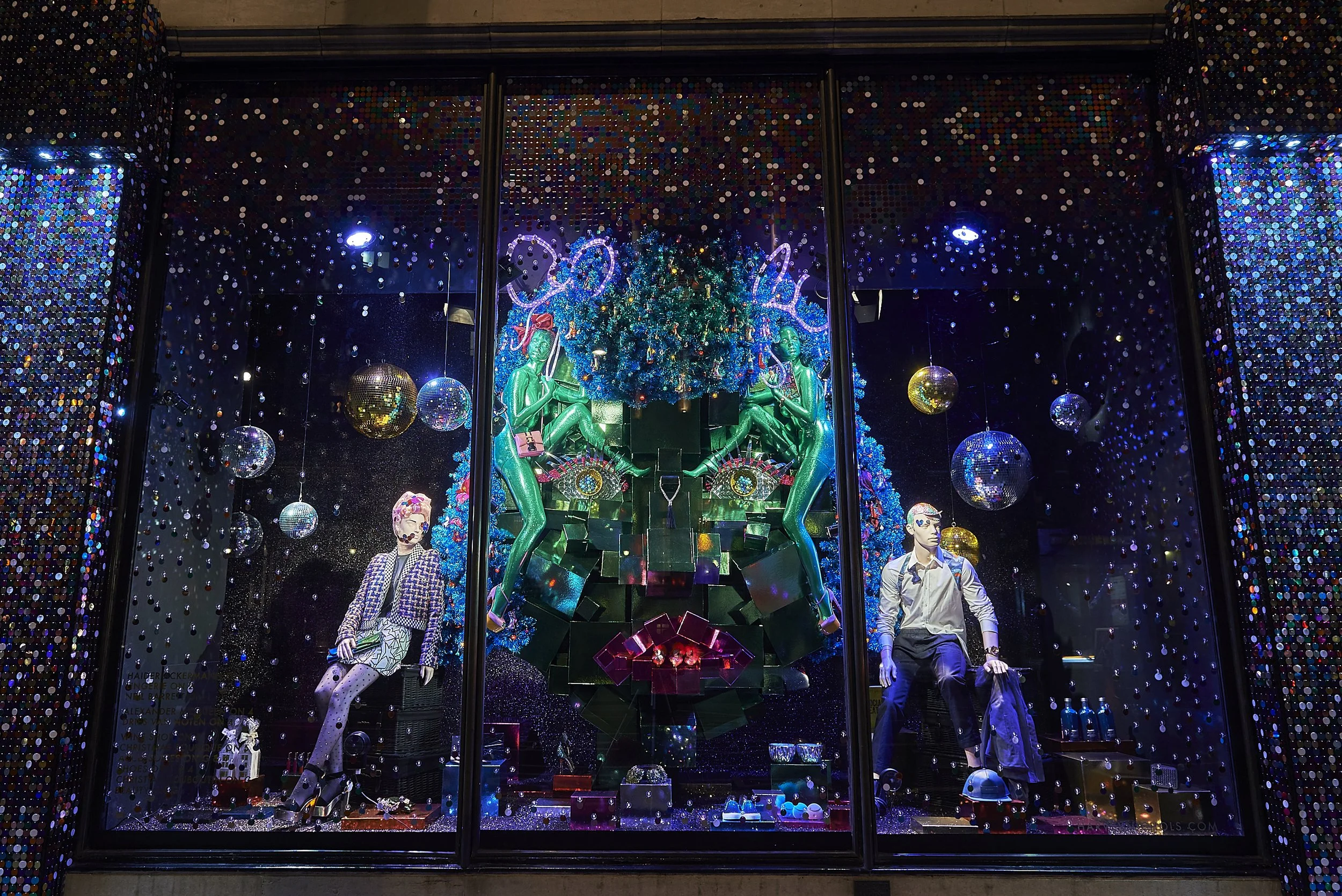 Harvey Nichols Christmas Windows -03-11-1543.jpg