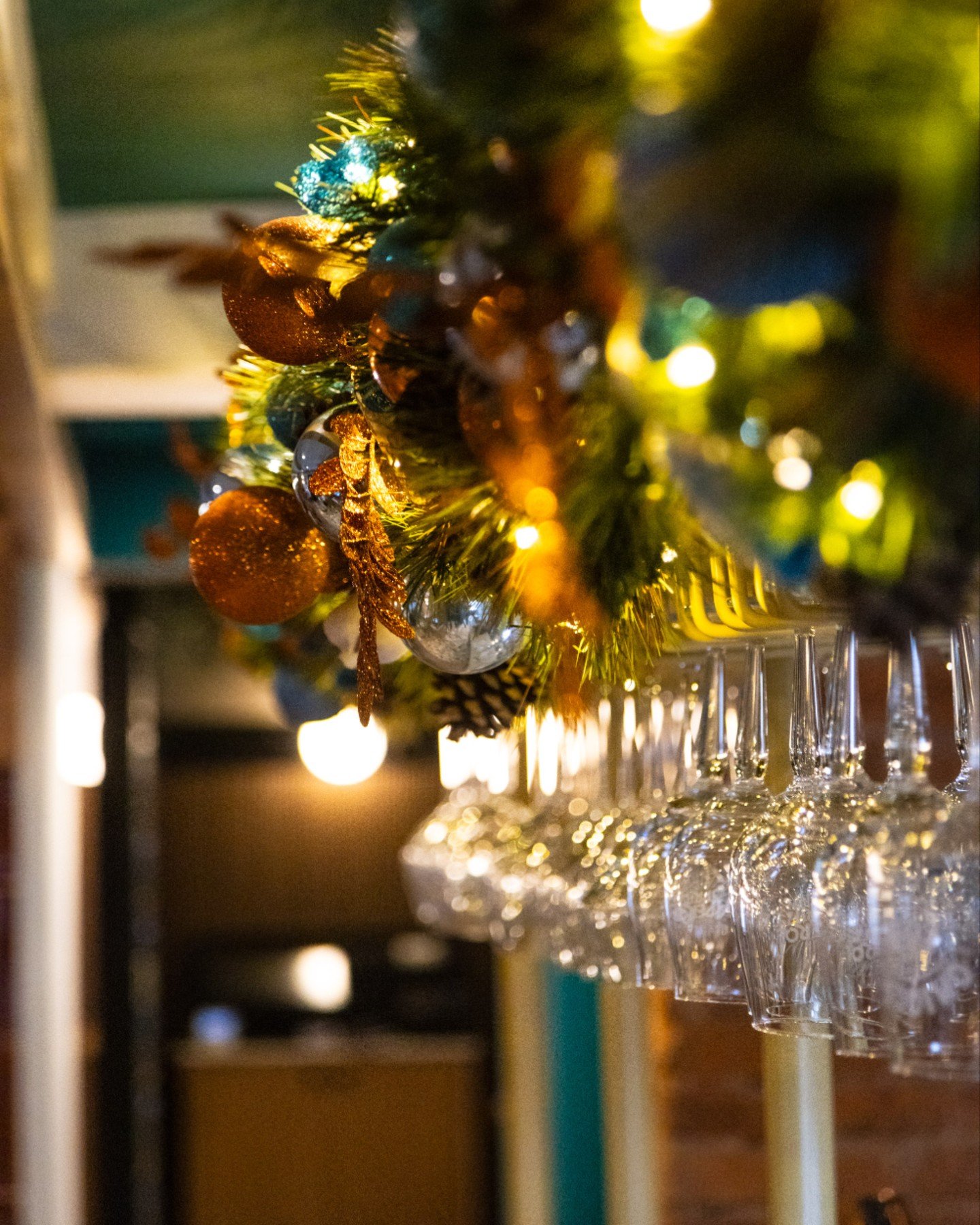 December is finally here and we&rsquo;re all in the Christmas spirit!

Our Restaurant is looking festive thanks to our friends at @thechristmasdecoratorscheshire

. 
📞01270 390045 for reservations 
#italianuk #italianpizza #sandbach #alderleyedge