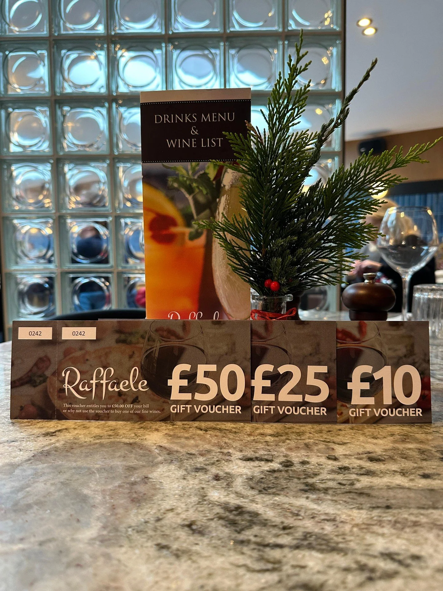 Still struggling for a last minute gift but haven't eaten out at the new place in Sandbach, we still have some gift vouchers available!

Either pop in or you can get one through our website!

#sandbach #raffaele