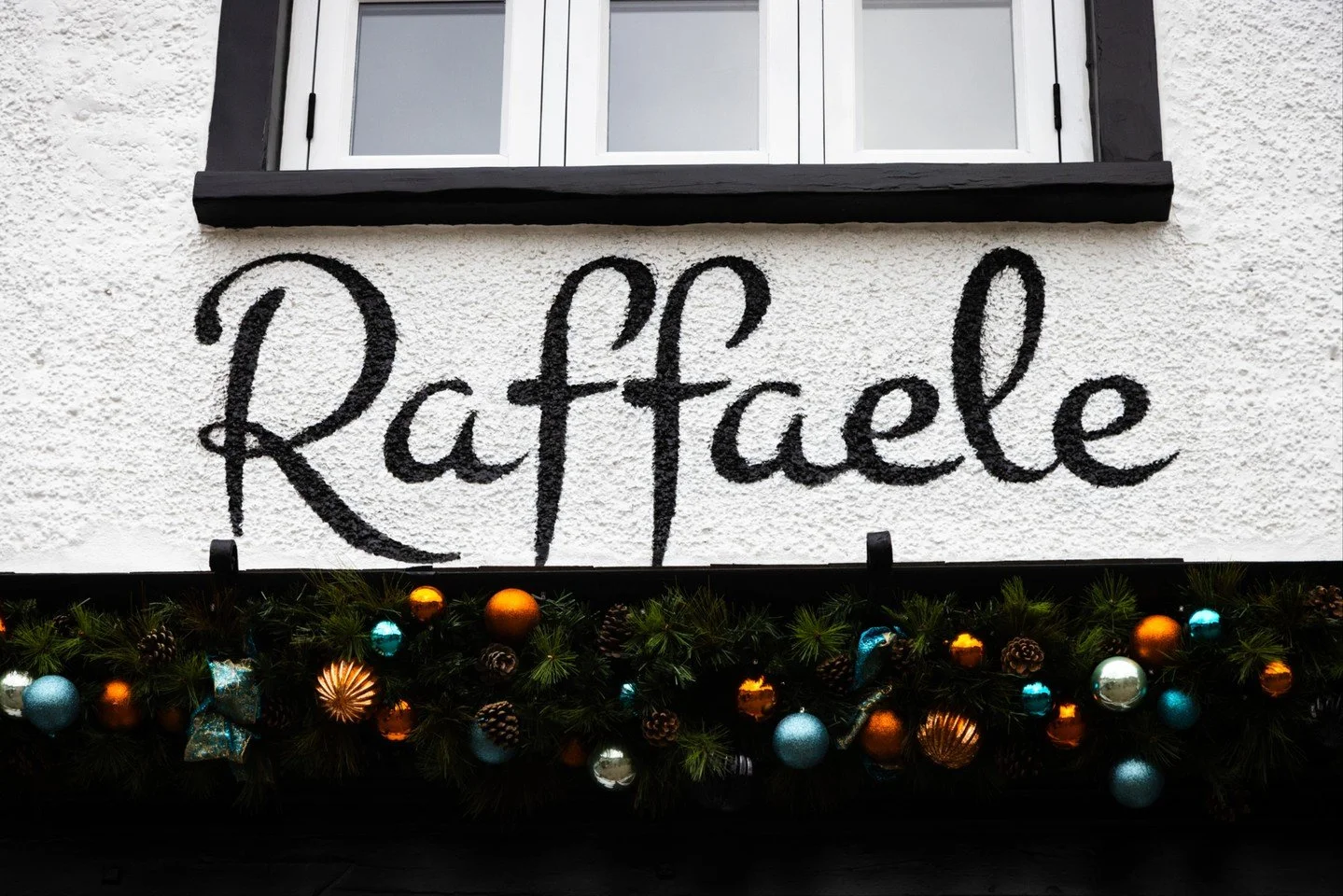 Merry Christmas!

The first chapter of our new restaurant and this festive season have written themselves together. 📖🎄
 
Thank you for being a part of it. Here&rsquo;s to good food, good company and a Christmas to remember. 

Love From Team Raffael