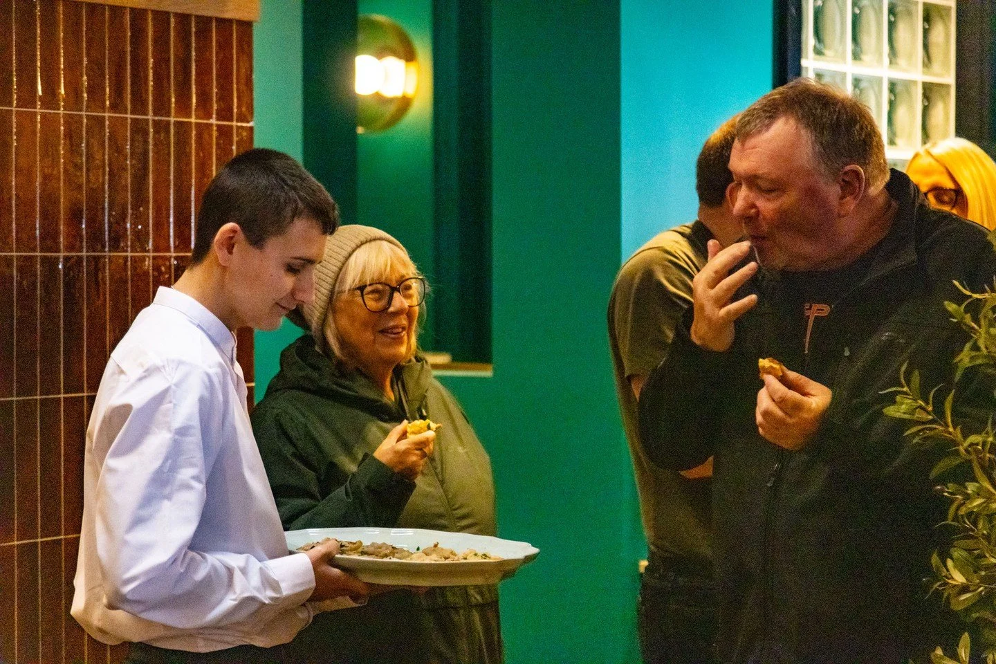 The cold outside feels a little less harsh when you&rsquo;re tucked into a cosy booth with good company.

It&rsquo;s the kind of place where time slows down and no one&rsquo;s in a rush to leave.
.
📞01270 390045 for reservations
#italianuk #italianp