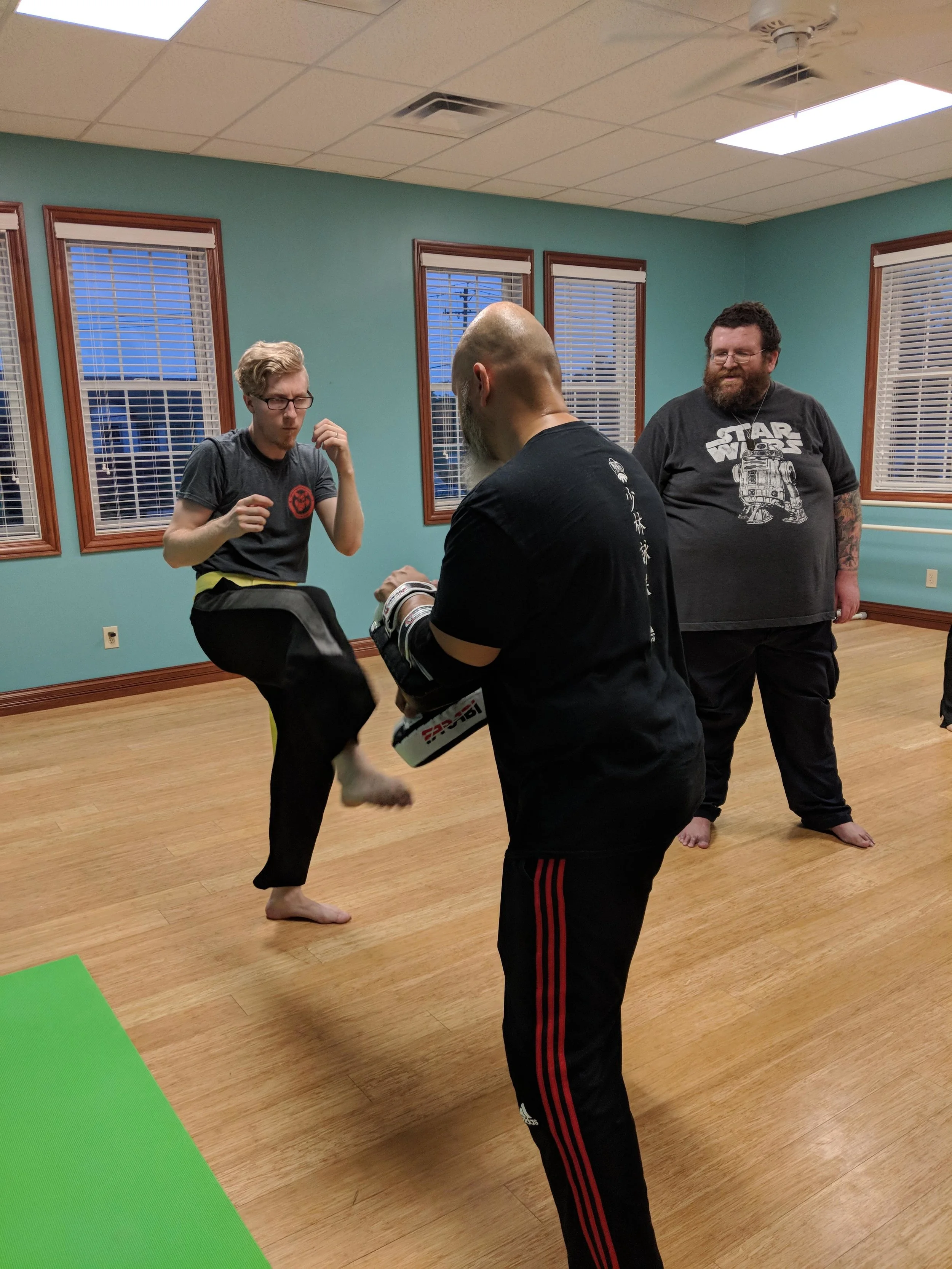 Cam mitt kick.jpg