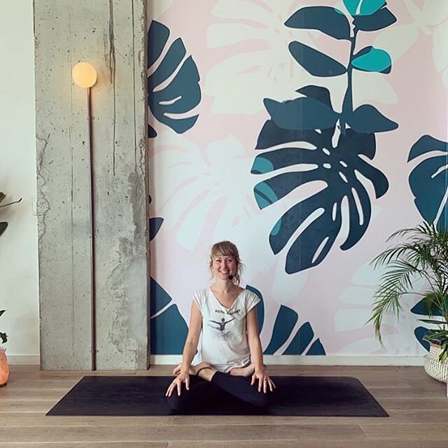 WEEKEND LIVE STREAM YOGA🌿
SATURDAY//
10:30 bst Mandala Vinyasa (75min) @rebeccabradleyyoga (cover for Kat)
12:30 bst Pregnancy Yoga (60min) @rachelmaybank 
16:00 bst Dynamic Vinyasa (75min) @itshannahwhittingham 
SUNDAY//
10:30 bst Jivamukti (75min)