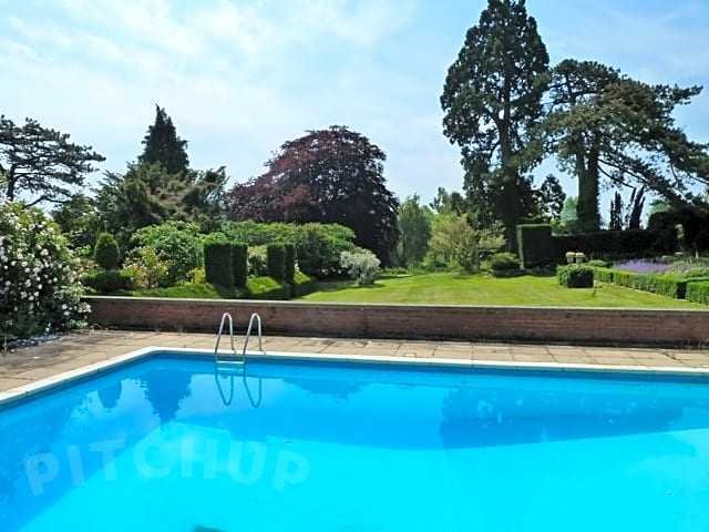 outdoor-swimming-pool_west-lexham.jpeg
