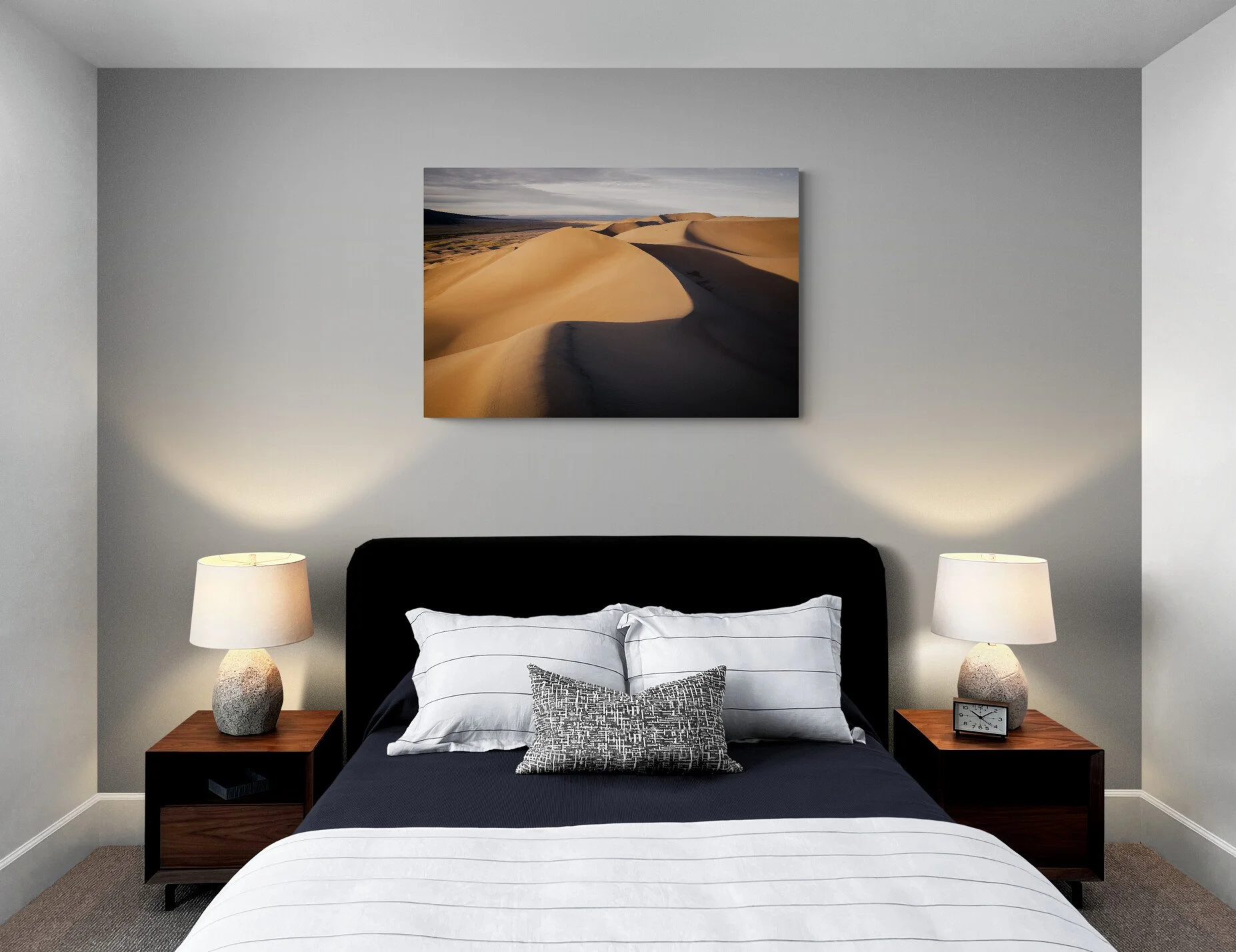 Comfy_bedroom_with_side_tables_and_lamps (4).jpg