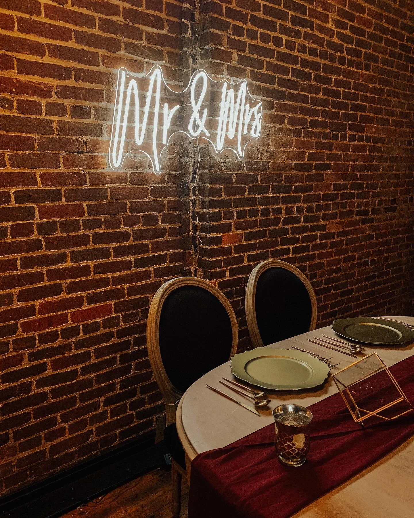 Mr &amp; Mrs Neon Sign