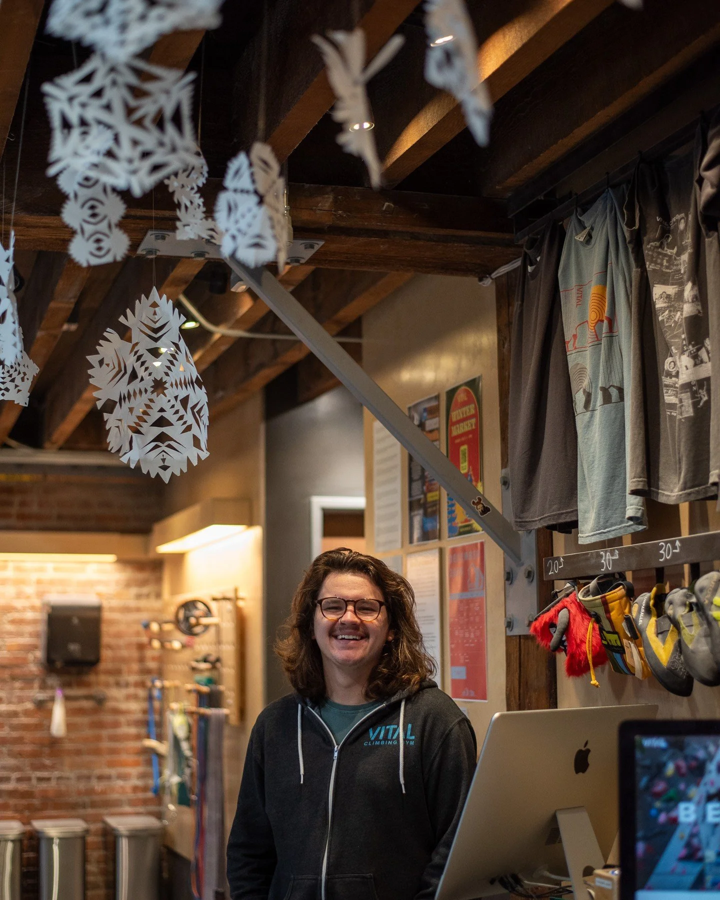 Happy holidays from Jonathan and the rest of us here at VITAL Bham! Tis the season for adjusted hours, see the updated schedule below ❄️⁠
⁠
Monday 12/8: Open 11am - 4pm, closing early for our staff holiday party!⁠
Wednesday 12/24: Closed all day (no 