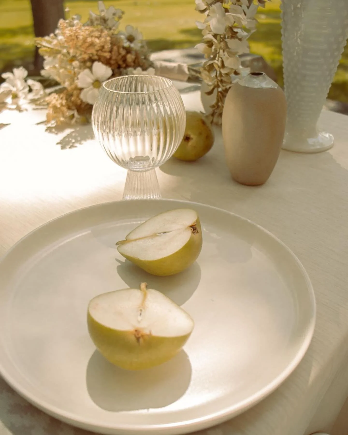What a dreamy summer set up from the lovely @mariahbrusio.photographs !