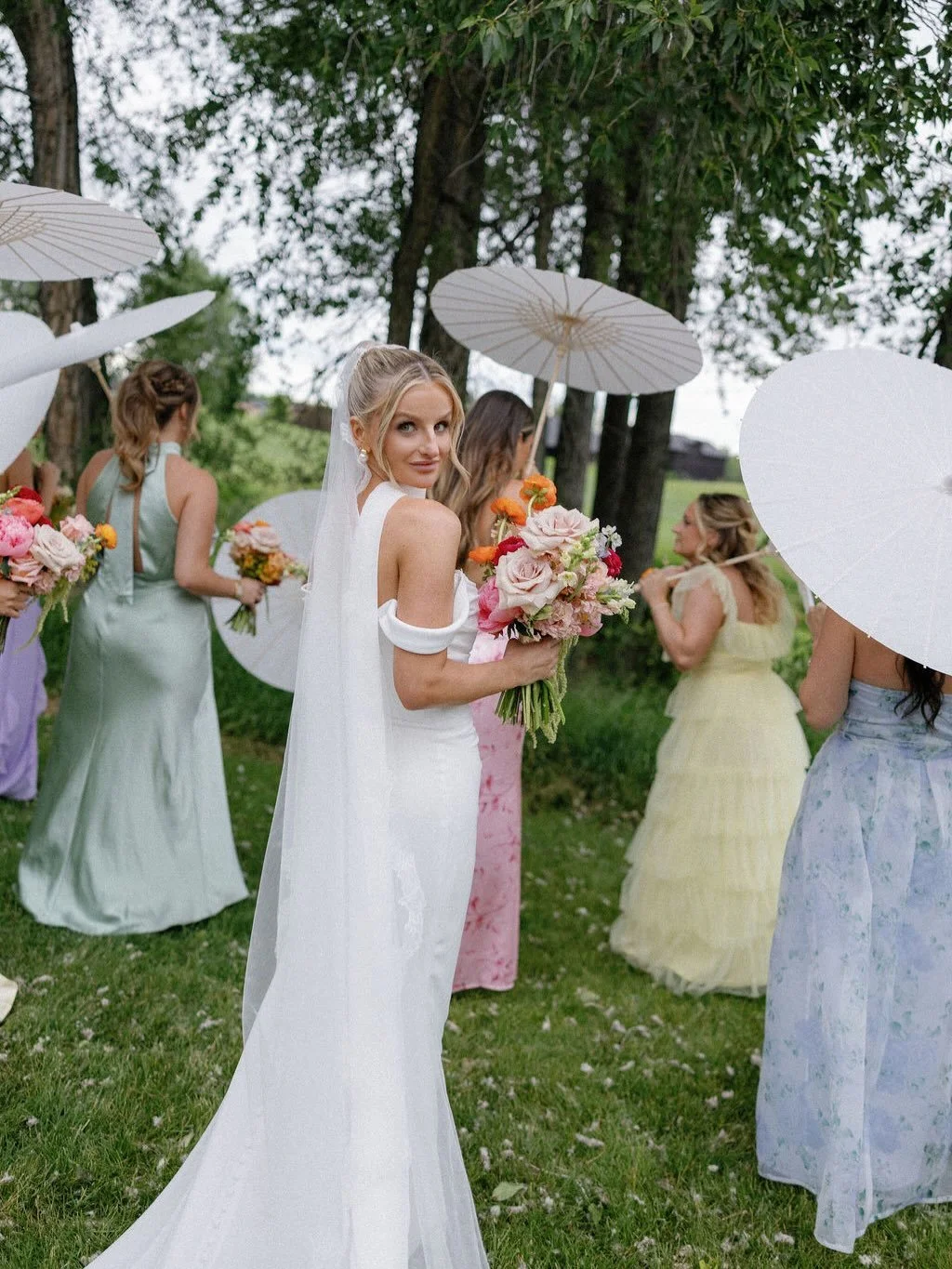 Juicy colors and parasol&rsquo;s are what summer is made of! (And of course this brides beautiful smile)
.
Haley &amp; Devin were a dream to work with. With the help of their planner @foreverwestweddings_events (we love you Laura!) they pulled off a 