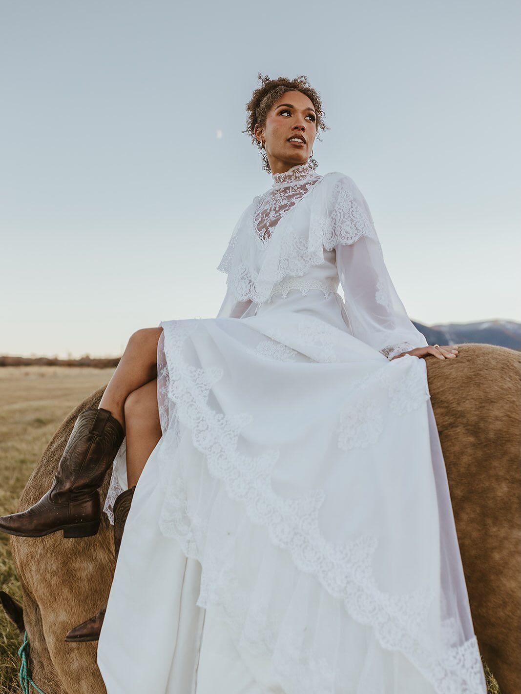In October of last year I got the design itch. Standing inside @foxfieldsweddingsandevents I contemplated what I would do if I had full creative freedom.  I hadn&rsquo;t done a photoshoot in ages but something was calling me. Maybe it was the warm fa