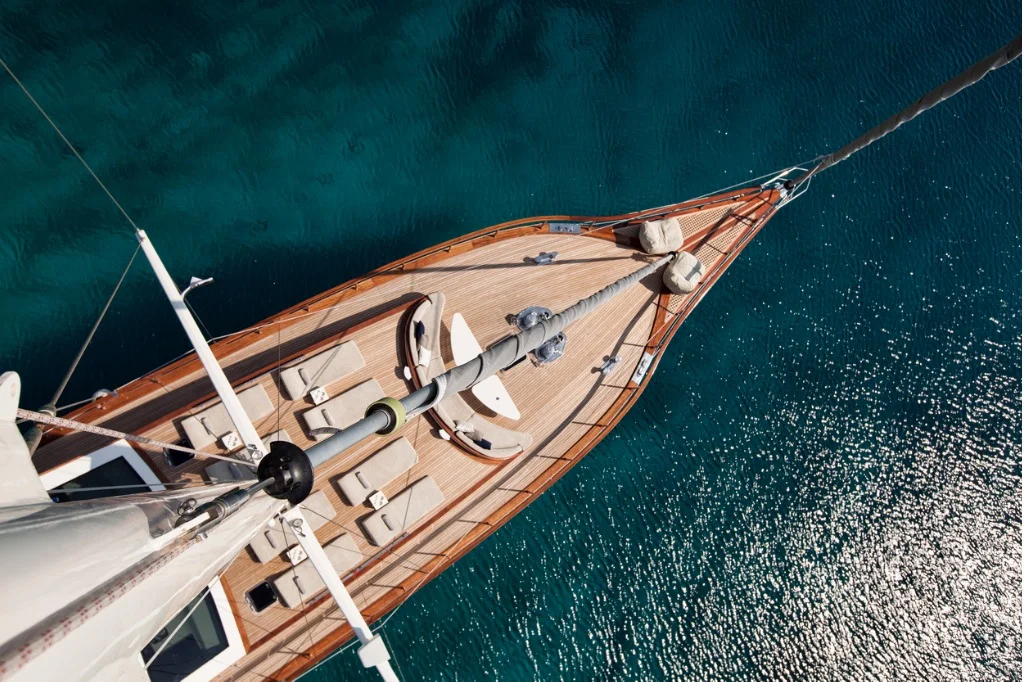 sailboat-picture-id614857796.jpg