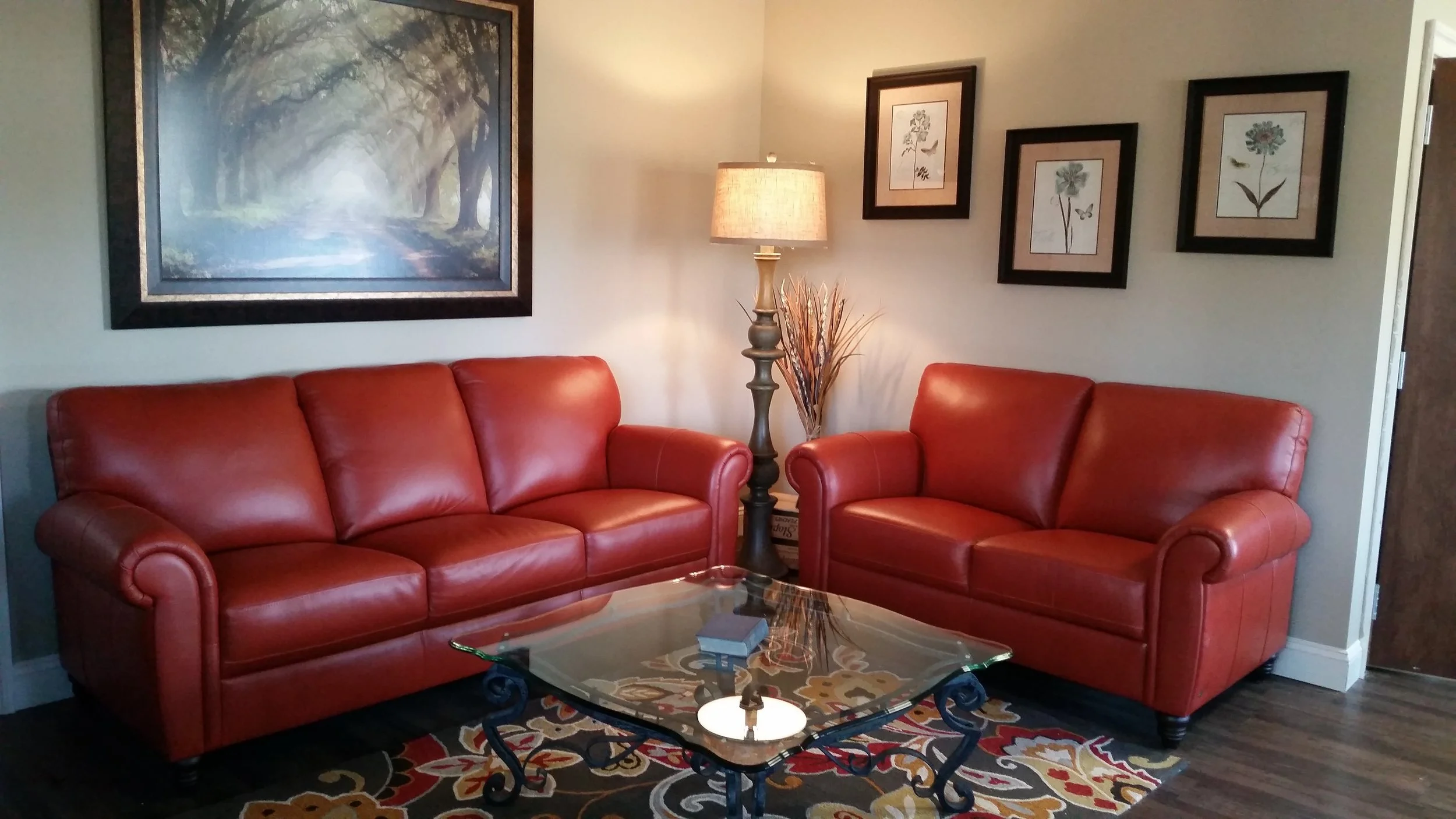 Our waiting area offers a warm and comfortable place to learn and live the healthy life. You can watch continuous health videos while enjoying herbal tea and chia crackers, peruse our library, relax with soothing music or access our nearby exercise and fitness room.