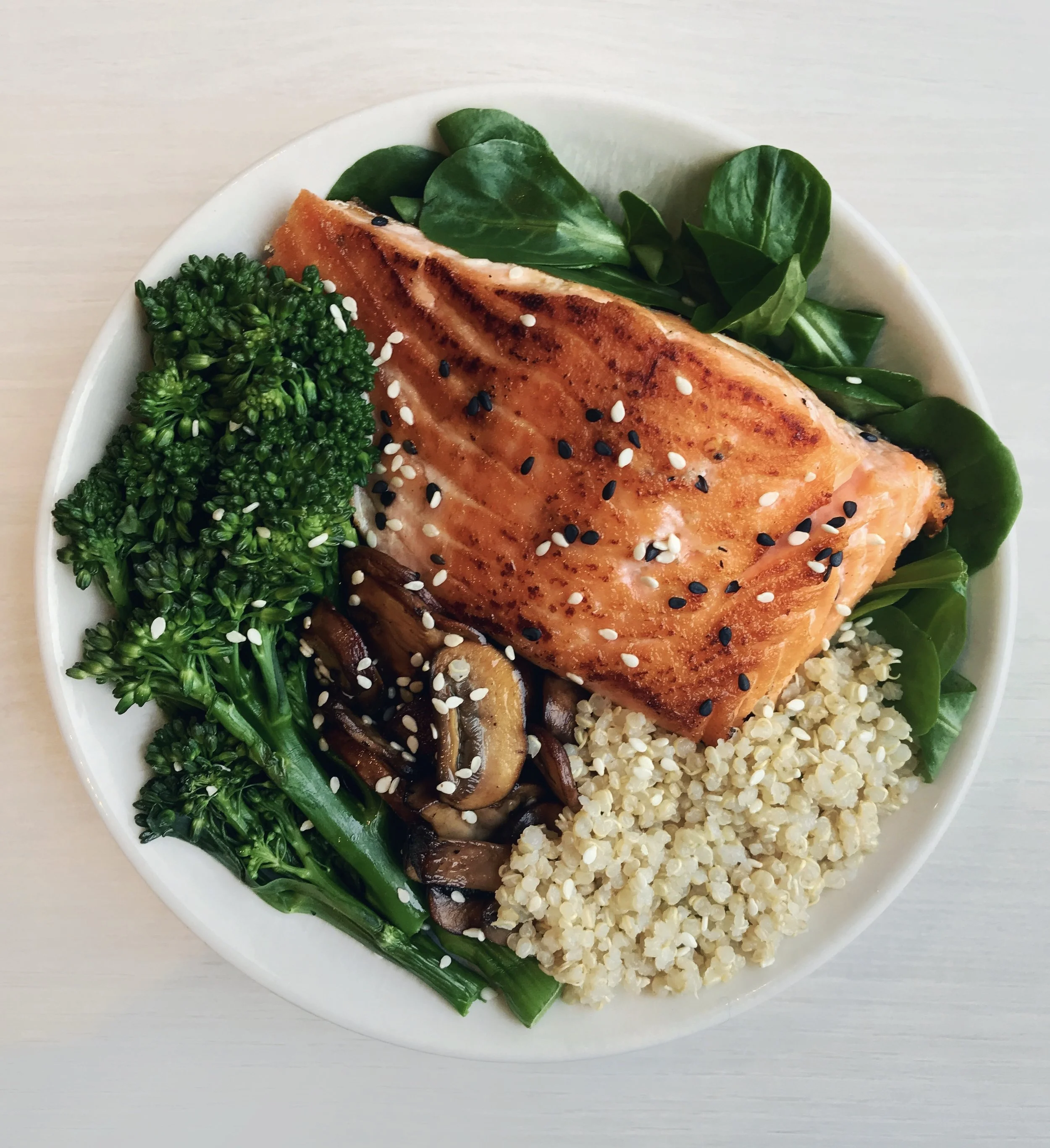 Saumon Grillé à la Truffe, Champignons & Quinoa