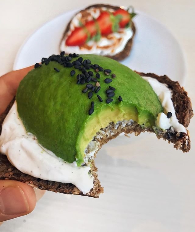 🇺🇸 Sunday Toasts 🍁 Felt hungry this afternoon so I made two toasts as a quick and easy snack at home 😋 Hope you all had a great weekend guys!
🇫🇷 Toasts du Dimanche 🍁 Petite fringale cet apr&egrave;s-midi du coup pr&eacute;paration de deux toas