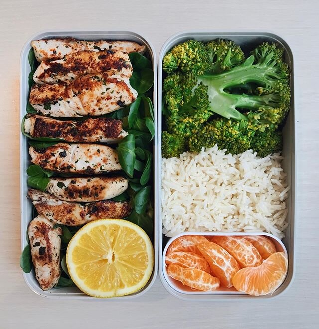 🇺🇸 Grilled Chicken, Basmati Rice &amp; Broccoli Bento 🍃 Probably one of the most well-known &laquo;&nbsp;healthy&nbsp;&raquo; food combo but clearly one of my favorites too 😏 Hope you&rsquo;re all having a great day so far!
🇫🇷 Bento Poulet Gril
