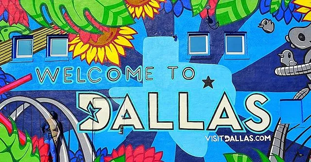 Look closely 👀 Did you find the model? 💋 I left the shadows in for you so she&rsquo;s easier to find. ;) Here are the final images from our bodypaint adventure in Deep Ellum (Dallas). It takes a lot of courage to have this level of public vulnerability and I appreciate Nicole for taking the leap!  Make sure to also check out the fun behind the scenes video posted this morning! 🤗

Location: @weedandwhiskey.tv (omg google it!)
Coffee &amp; Tea love: @commondesk 
Bodypaint: @cameleonpaint &amp; @mehronmakeup (Paradise)