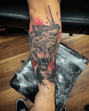 black-and-grey-wolf-tattoo.png