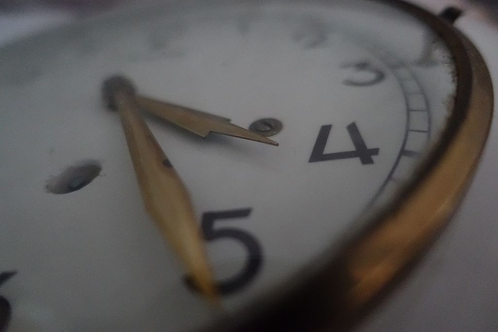 Old_Clock_Close_Up.jpg