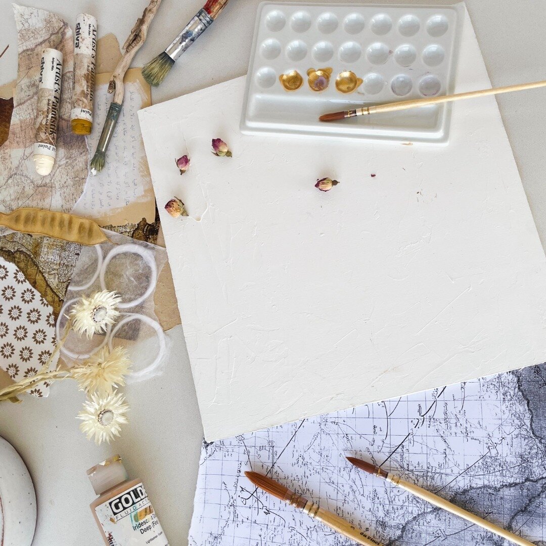 💫 Starting on a new canvas can be somewhat daunting depending on how you approach your creative practice. ⁣
⁣
I find it really exciting. When you give yourself free rein to express whatever you are called to bring forth onto you canvas, the magic st