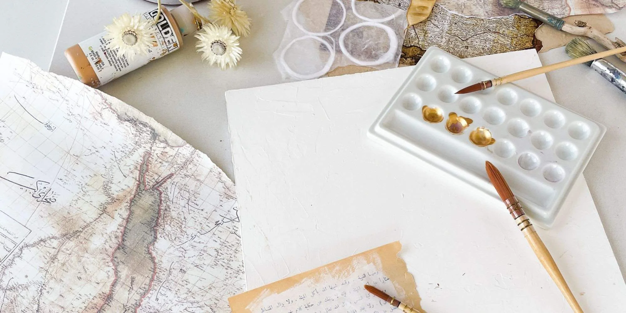 studio-materials-flatlay-testimonial-banner-sara-kabariti.jpeg