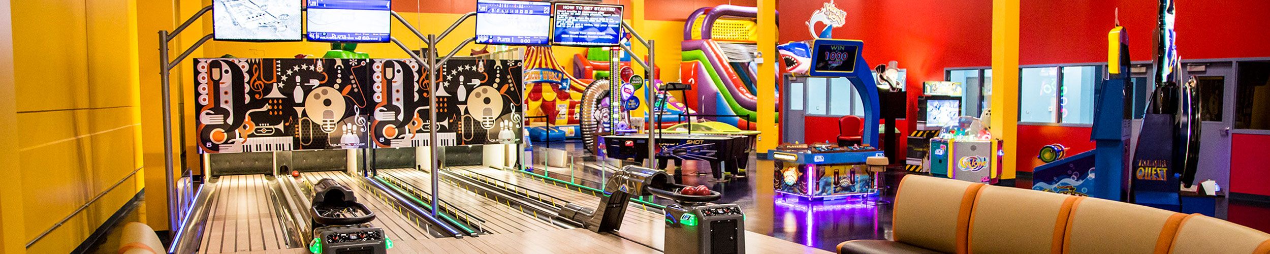 Razzmatazz_Chicago_Games-Attractions-Bowling.jpg