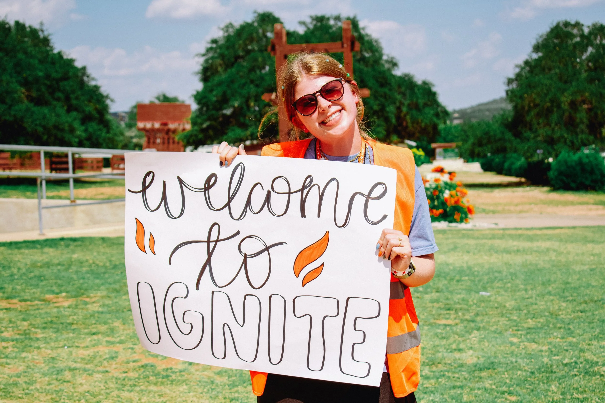 Ignite counselor holding a 'welcome to Ignite' sign