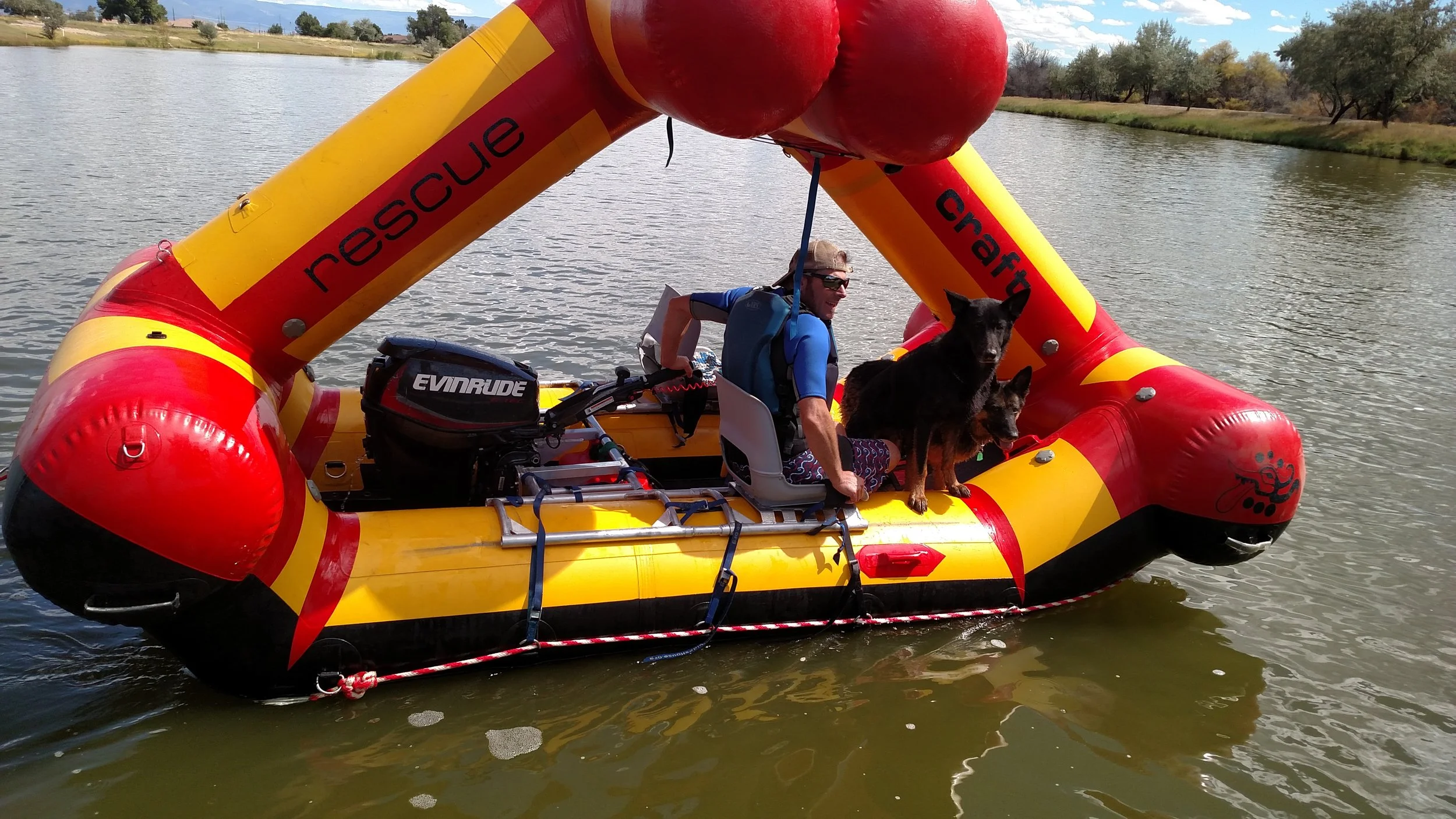 Inflatable Raft / Rescue / Motors — Creature Craft