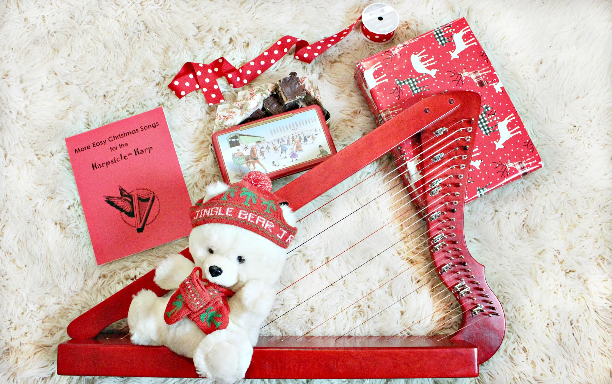 Sweet Christmas music with delicious monaimo bars. Yum!!!