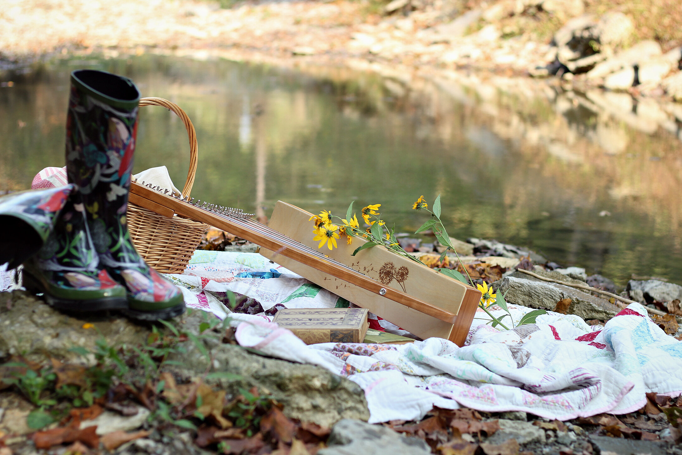 Dandelion ornamentation on a cherry Special Edition Fullsicle™ Harp.