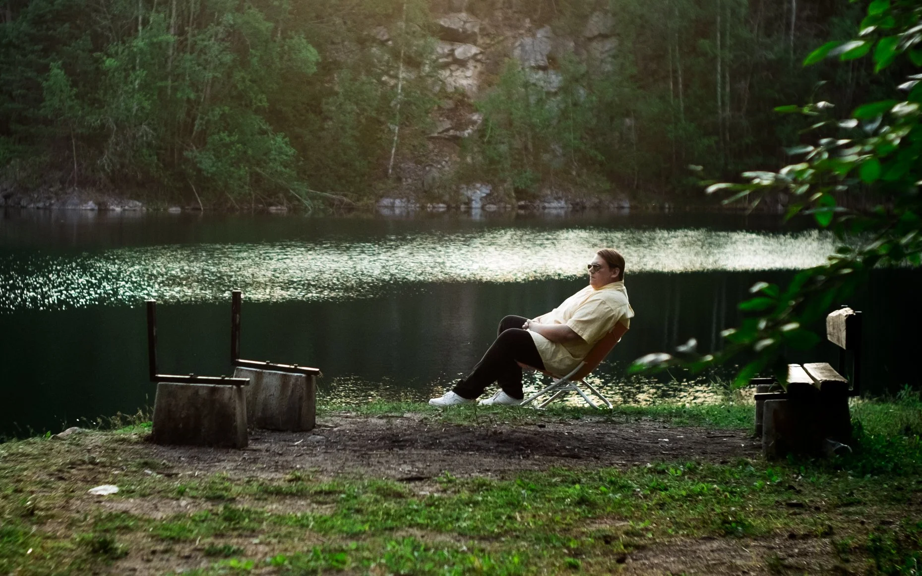 Ankdammen_Victor as Greger_by the lake.jpg