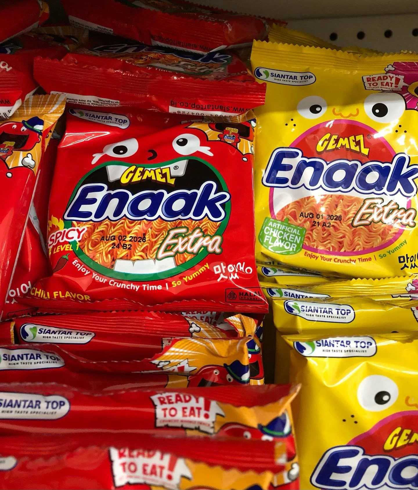 Want some crunchy snack? Gemez Enaak crispy noodle snacks is perfect for holiday season!