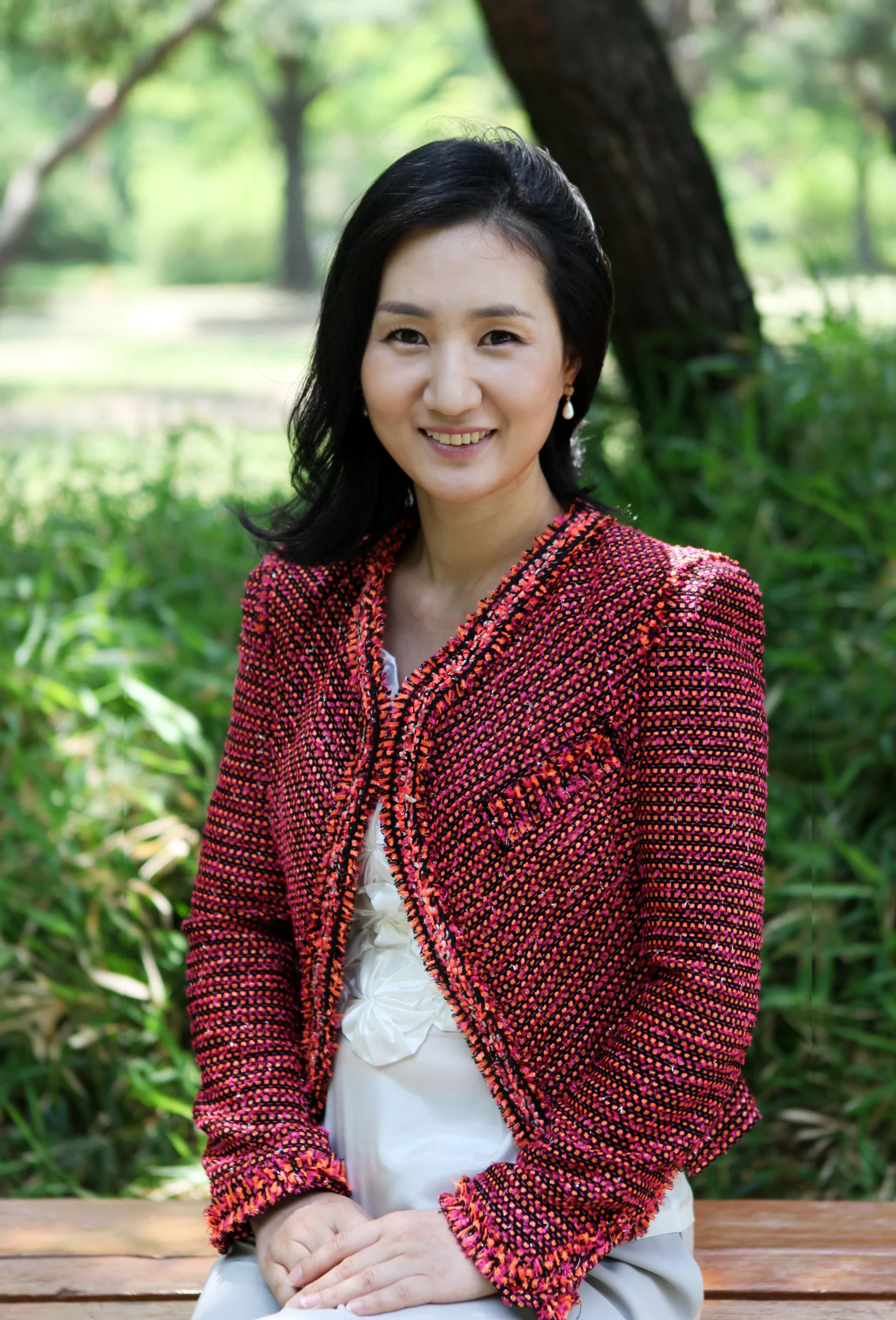 Sun Young Hwang (K-pop Dance Judge) has taught Ballet at Sejong University in south Korea. She has studied Method of classical ballet at Vaganova of Russian Ballet as well as contemporary Ballet, Korean dance and modern dance, She is also certified to teach Russian Vaganova Method Ballet technique. She is also a Director of the Korea Ballet Association and an Executive Director of the Korean Association of Dance .