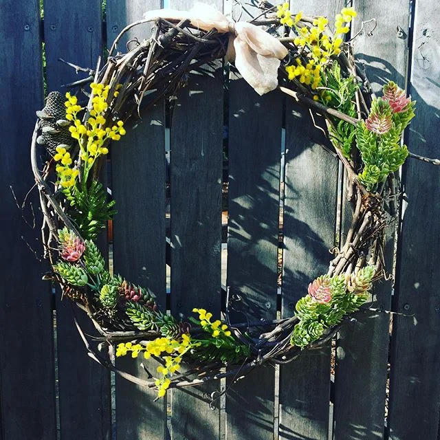 A special colorful welcome for our beautiful bride, staying this weekend for her wedding tomorrow! 💗🍾☀️🌹#flowers #homemade #accomodation #morningtonpeninsulaweddings #bride #celebration #stay #thebarnbalnarring #morningtonpeninsula