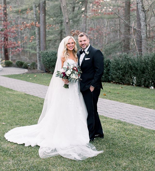 the cold temps didn&rsquo;t stop these two! such a beautiful day full of love (&amp; the prettiest holiday decorations!!!) congrats d&amp;m ✨
⁣⁣
⁣⁣
⁣⁣
.⁣⁣
.⁣⁣
.⁣⁣⁣⁣⁣
.⁣⁣⁣⁣⁣
.⁣⁣⁣⁣⁣
#weddingphotographer #bostonweddingphotographer #vermontweddingphotogr