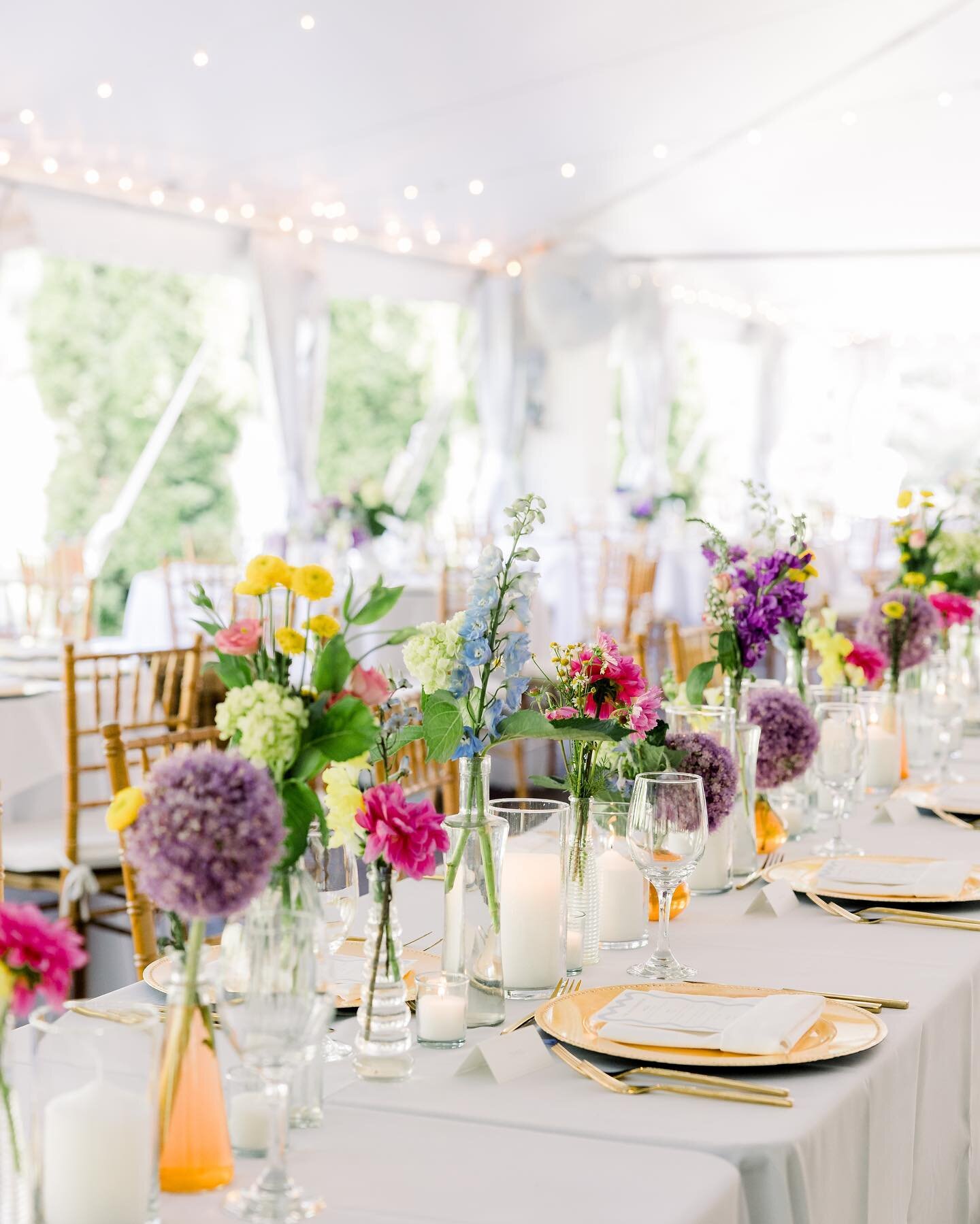 Still dreaming about this head table. In love with all of the color I&rsquo;m seeing this season! 🌈