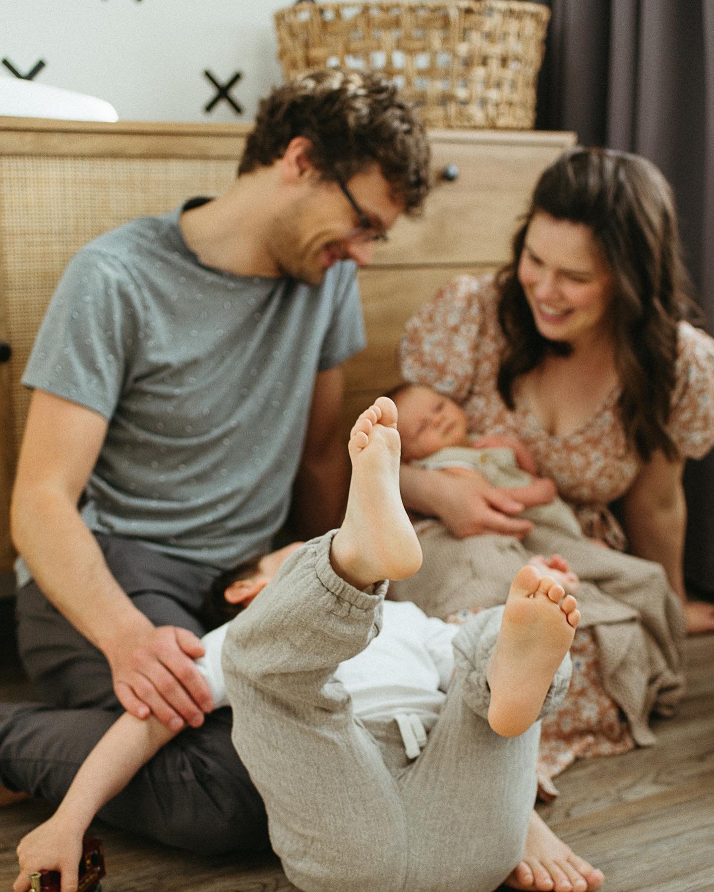 Toddlers and older siblings will inevitably &ldquo;steal the show&rdquo; during a newborn session. It&rsquo;s basically a proven fact. 

And I&rsquo;m all for it! Let&rsquo;s have a newborn session aimed at fun and family dynamics. What&rsquo;s more 