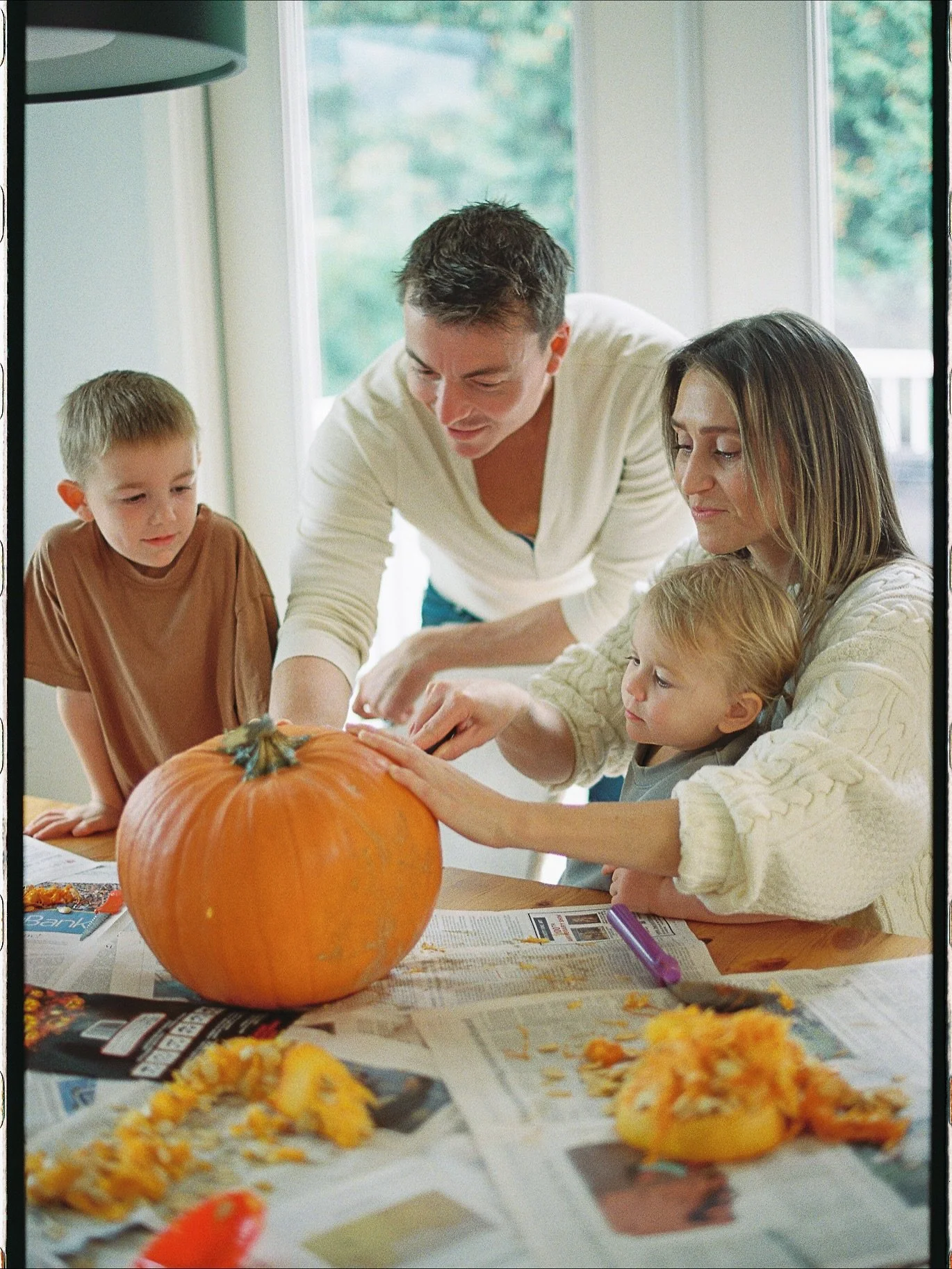 When I say I want to create family heirloom photos, this is what I mean.

In your home.
Around your neighborhood.
At your favourite park. 
Embracing a fun activity.
You being fully present with your family. 
Crafting memories out of the ordinary. 

T