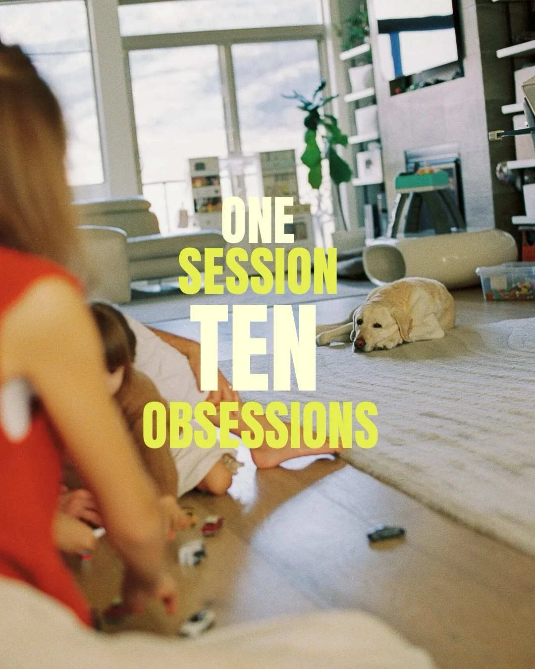 An at home family session captured on film and digital that has plethora of my favourite things to photograph. 

✨ photos at home
✨ layered storytelling (this was my favourite image of the whole shoot! Can&rsquo;t believe I captured this on FILM!!
✨ 