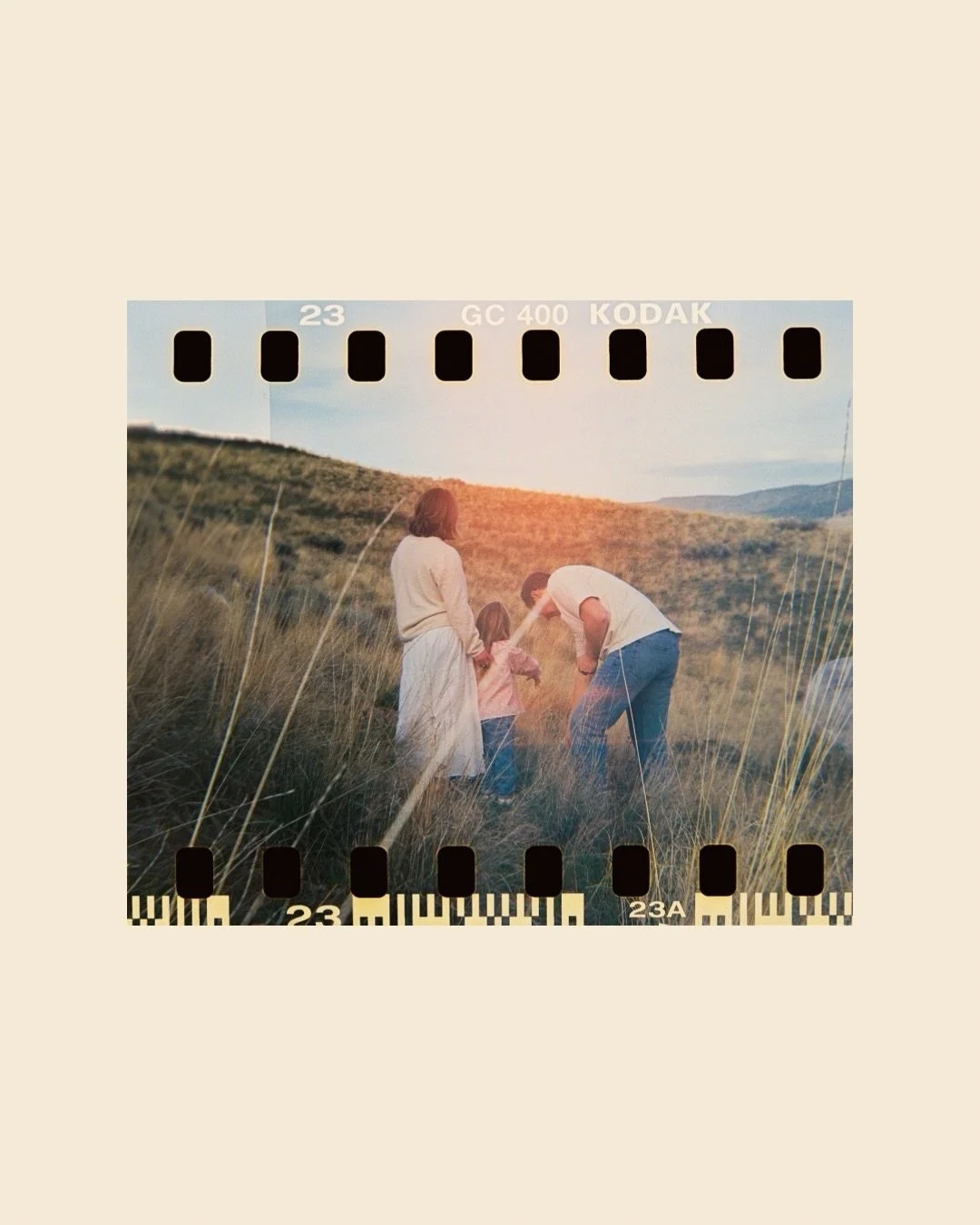The magic of film is present in these photos. 💛🎞️✨