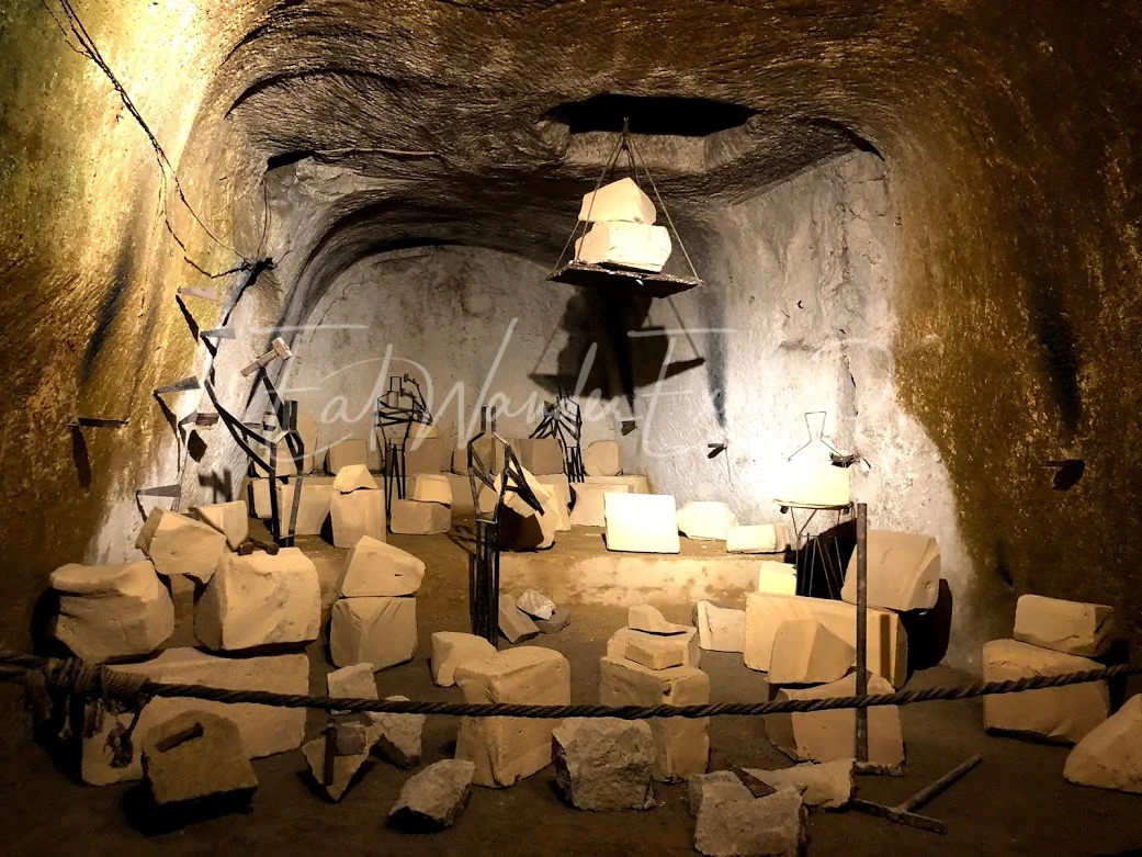 napoli underground rocks.jpg