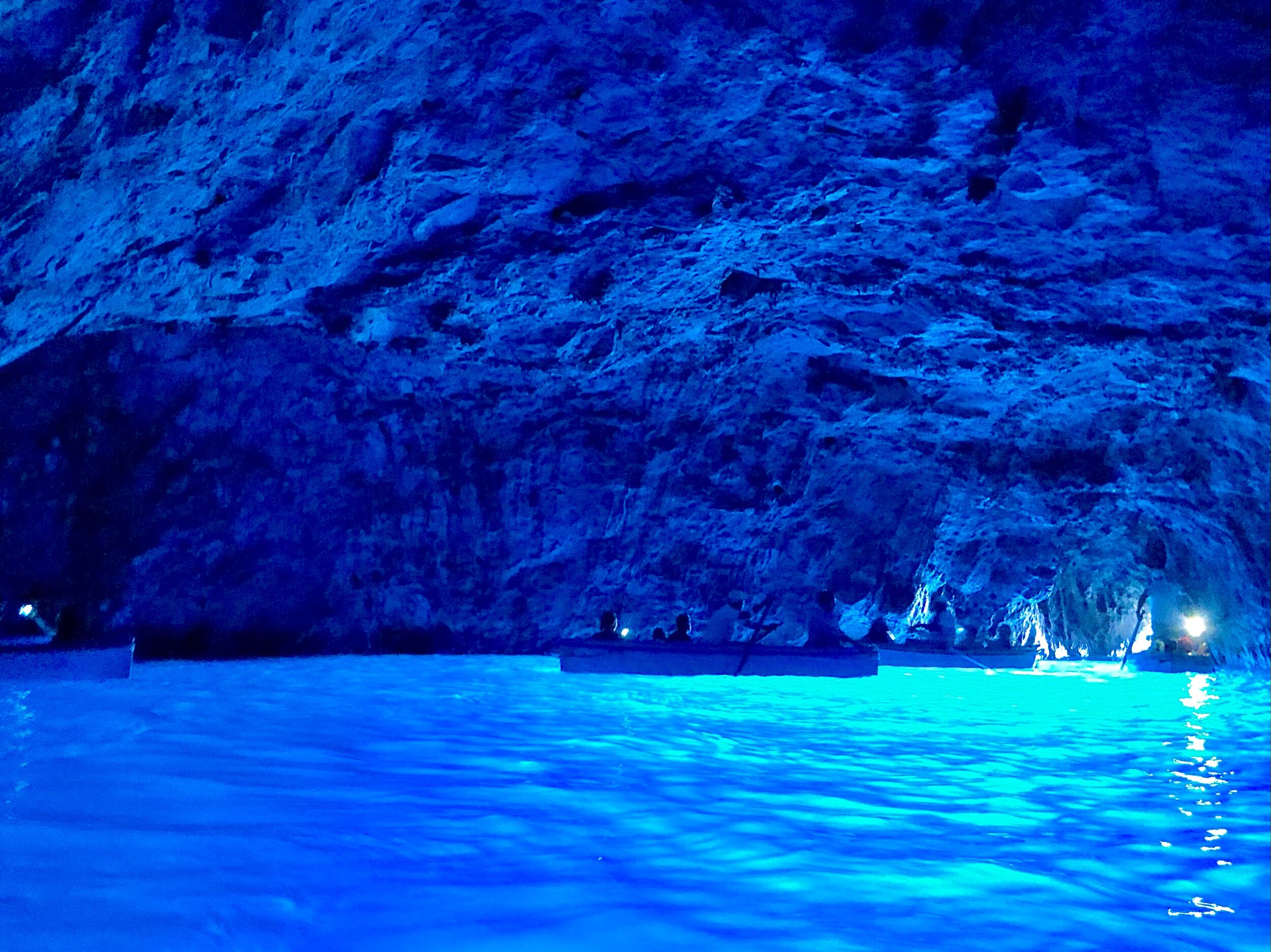 How to Enter the Capri Blue Grotto in Italy - Capri (Grotta