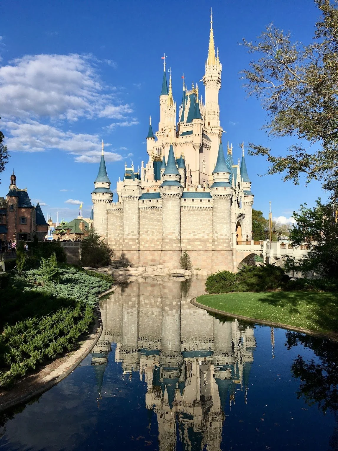 How to Visit Disney Parks on a Budget - Saving Money at Disney
