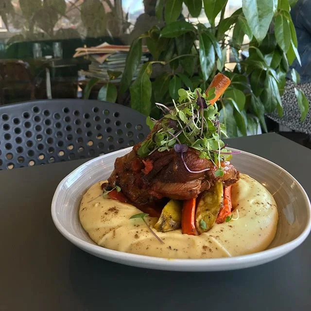 A special for the traditionalists ✨
⠀⠀⠀⠀⠀⠀⠀⠀⠀ ⠀⠀⠀⠀⠀⠀⠀⠀⠀
A lamb shank hot pot, served on a creamy potato mash, with roast veges, and gravy
⠀⠀⠀⠀⠀⠀⠀⠀⠀ ⠀⠀⠀⠀⠀⠀⠀⠀⠀
🐑🍖🥔🥕🍠
⠀⠀⠀⠀⠀⠀⠀⠀⠀ ⠀⠀⠀⠀⠀⠀⠀⠀⠀
@greenwoodscafe
⠀⠀⠀⠀⠀⠀⠀⠀⠀ ⠀⠀⠀⠀⠀⠀⠀⠀⠀
*pictured with extra mash potato