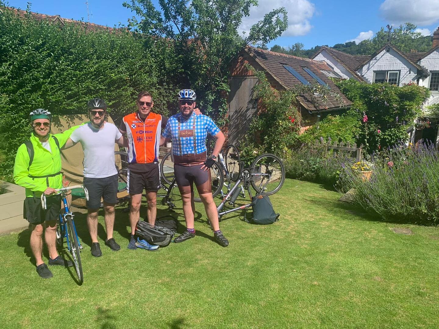 Cycling guests last weekend enjoying Vaughans accommodation and garden facilities on a beautiful summer morning !