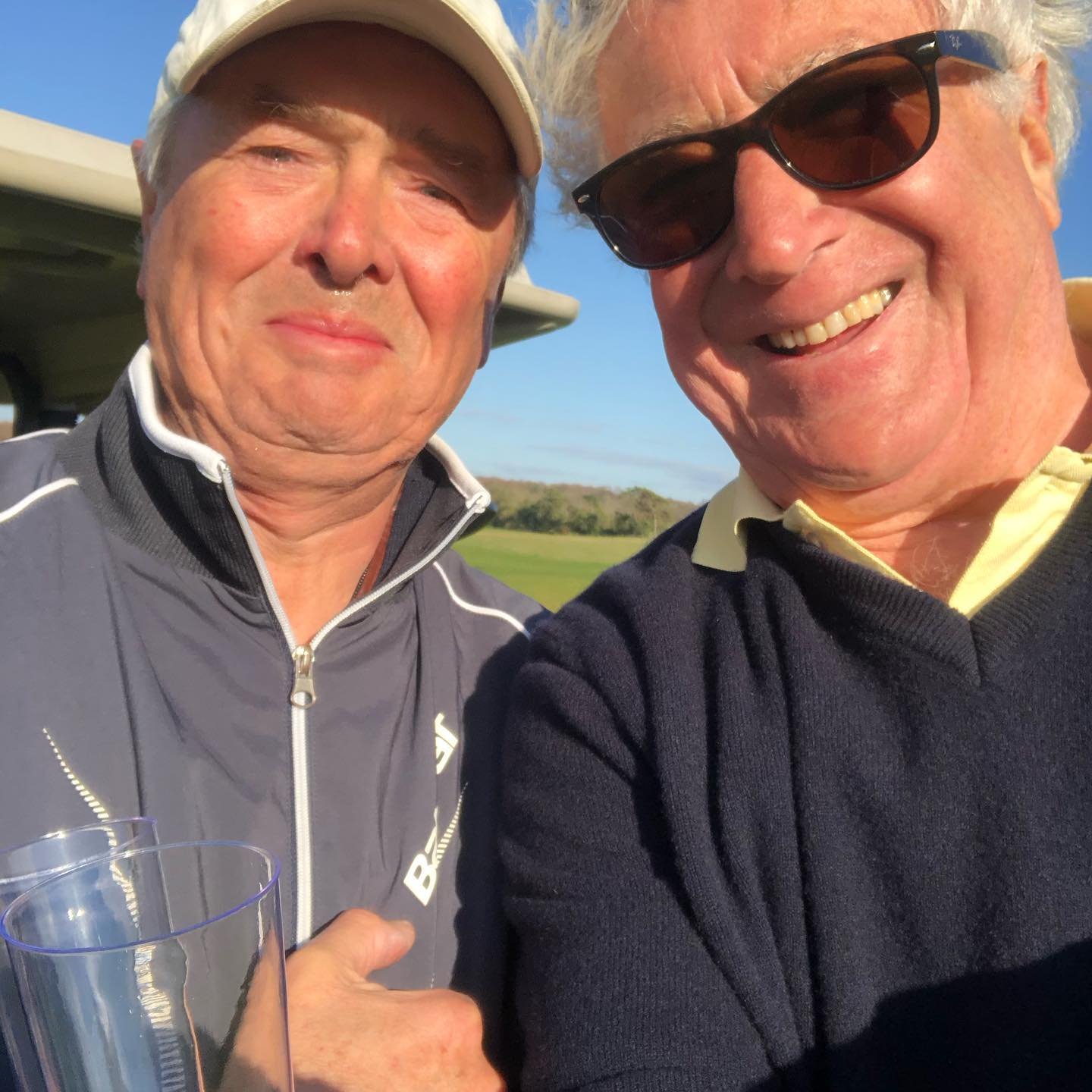 Charlie and I wet new baby Nancy&rsquo;s head on golf course !!!
#sherevillage #shere #surreyhills #vaughansbnb