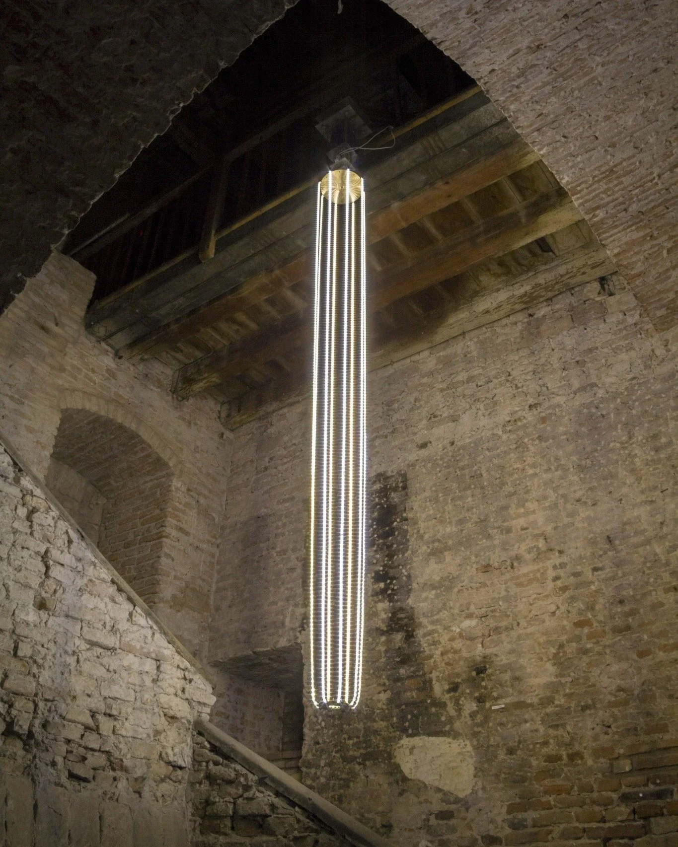 Fabrizio Corneli, Respiro (Breath), 2014.
Warm white LED strips, cold white LED strips, electric motor, inverter,
Strip length 300 cm, total length 370 cm, wide range variable (depends on the speed)

Available at Al-Tiba9 Gallery
Comer&ccedil; 11, 08