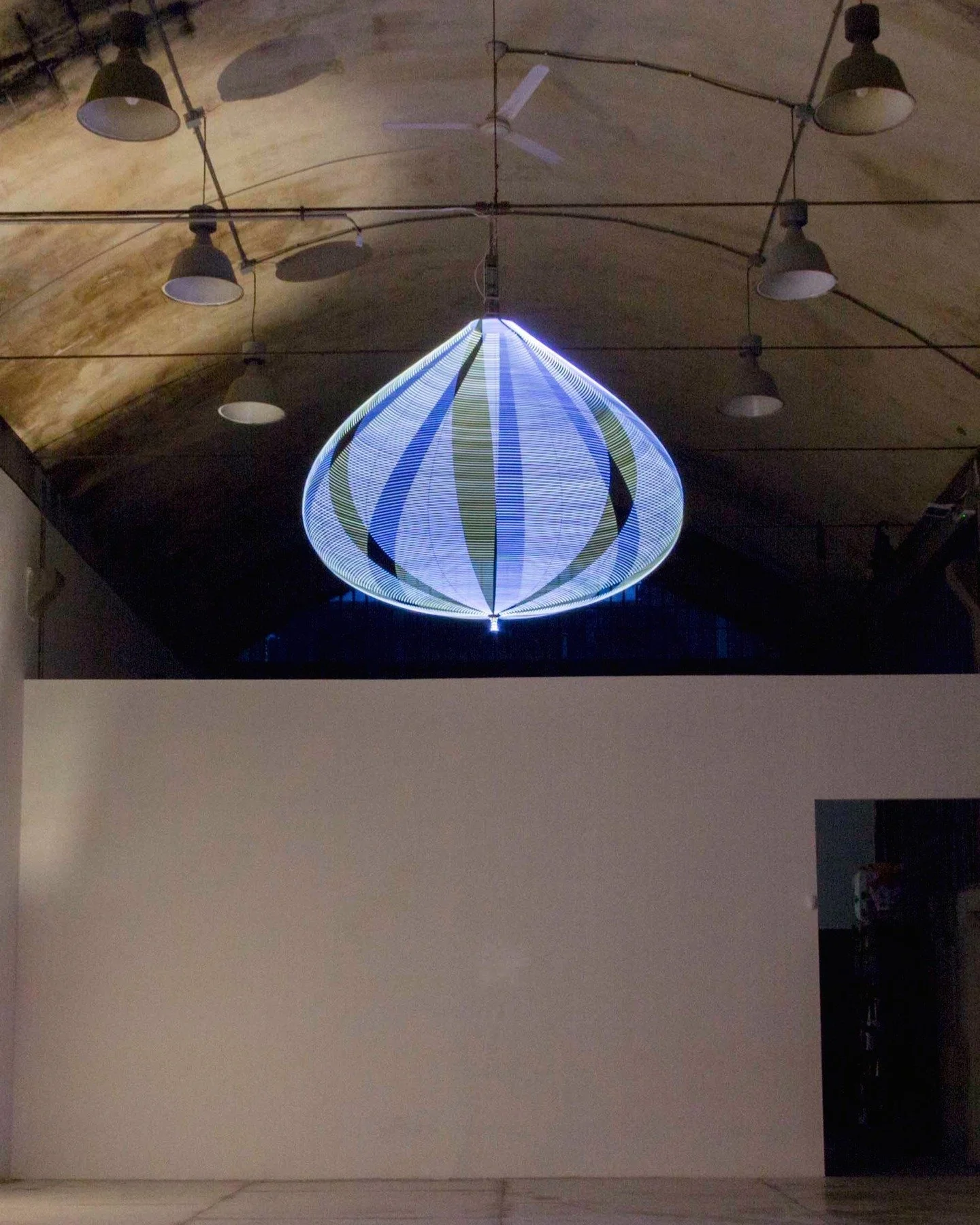 Fabrizio Corneli, Respiro (Breath), 2014.
Warm white LED strips, cold white LED strips, an electric motor, and an inverter.
Strip length 300 cm, total length 370 cm, wide range variable (depends on the speed)

Available at Al-Tiba9 Gallery
Comer&cced
