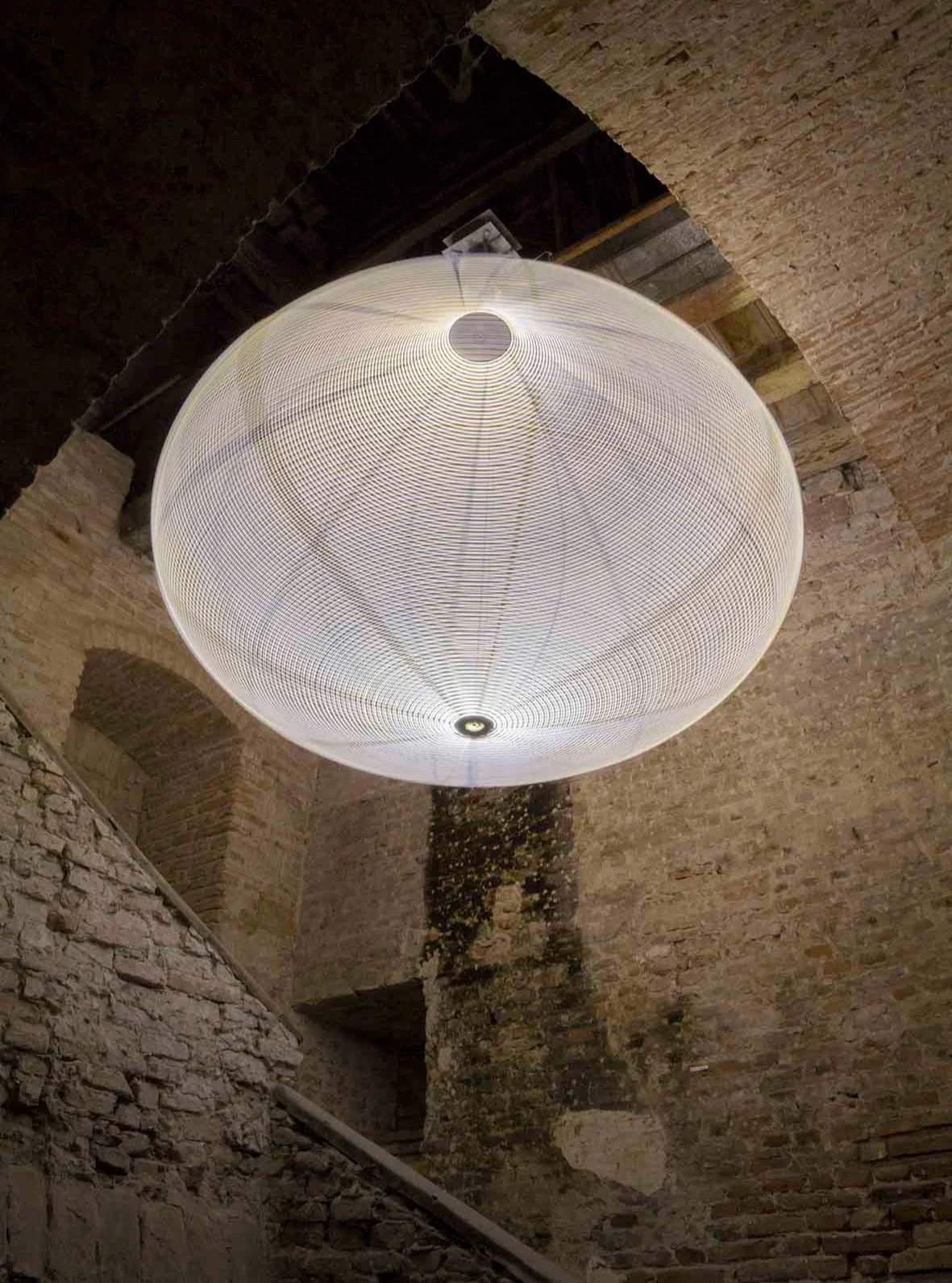 Fabrizio Corneli, Respiro (Breath), 2014.
Warm white LED strips, cold white LED strips, an electric motor, and an inverter.
Strip length 300 cm, total length 370 cm, wide range variable (depends on the speed)

Available at Al-Tiba9 Gallery
Comer&cced