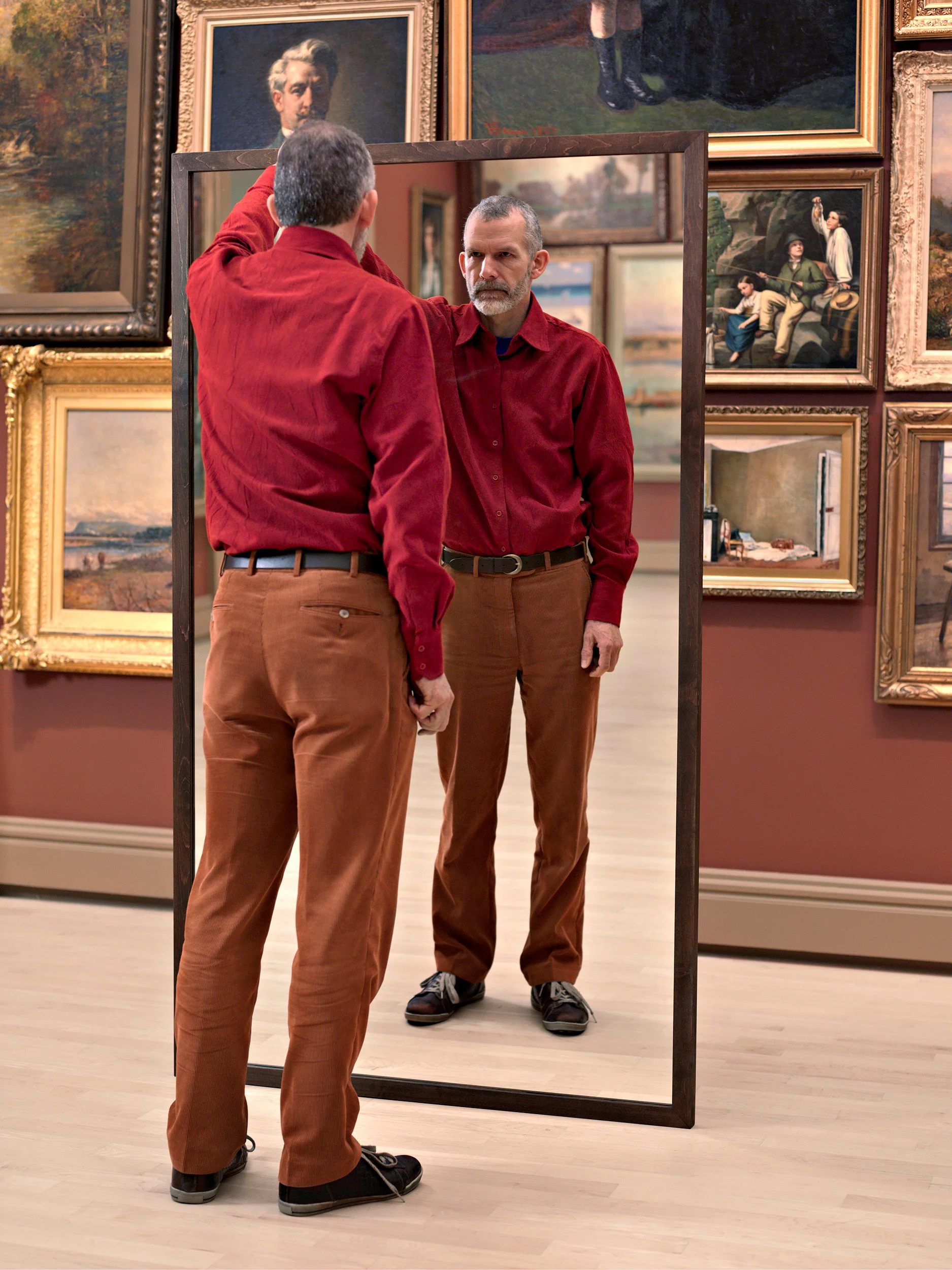 A Man Mirroring II 2008, colour photograph 101 x 76 cm / 40 x 30 in. Edition of 7