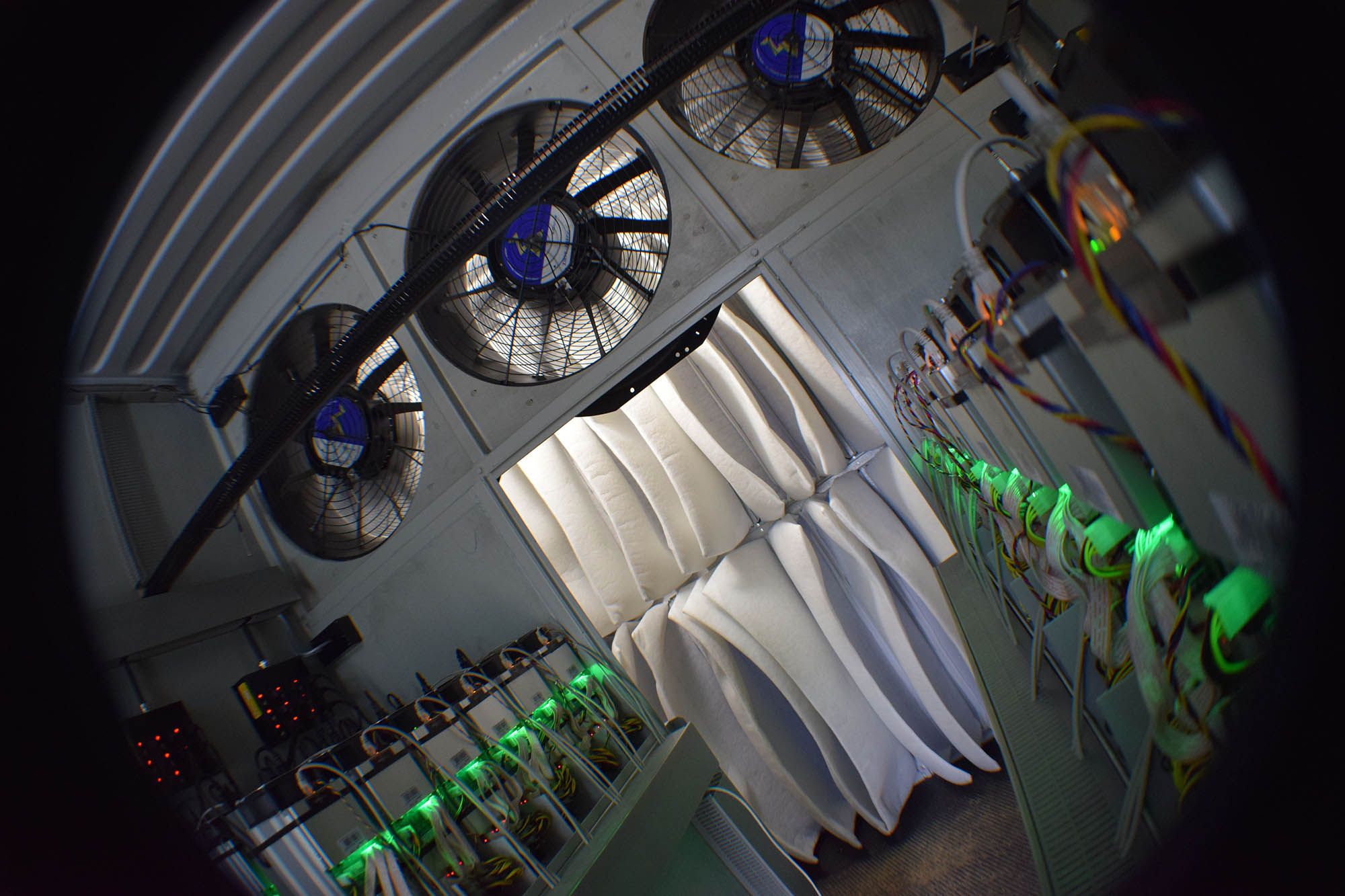 HPC Data Container CloudCooler racking micro data centre for Edge computing and 5G applications.